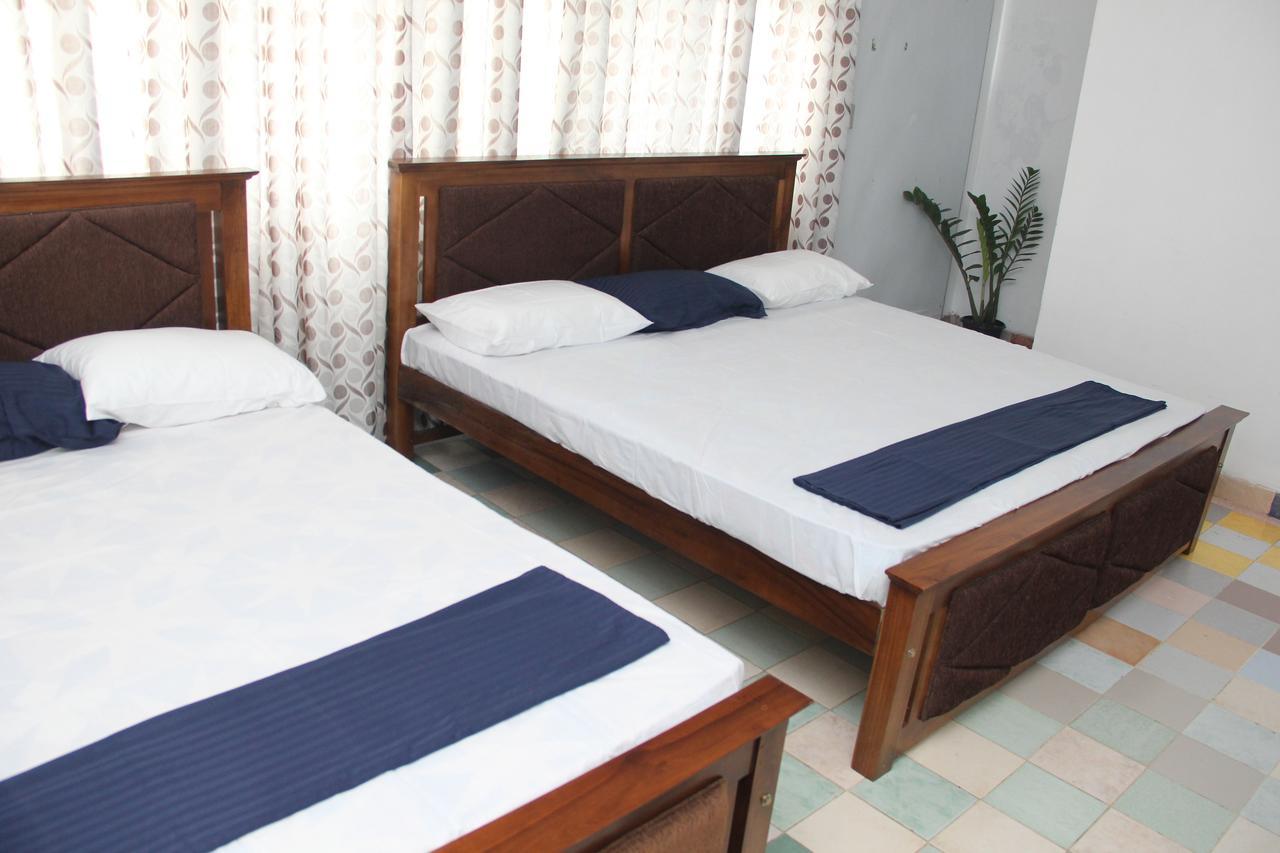 Kingfisher Hostel Анурадхапура Екстериор снимка