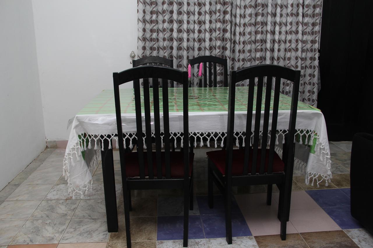 Kingfisher Hostel Анурадхапура Екстериор снимка