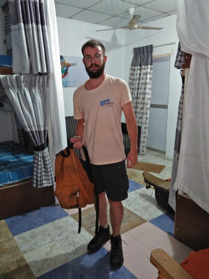 Kingfisher Hostel Анурадхапура Екстериор снимка