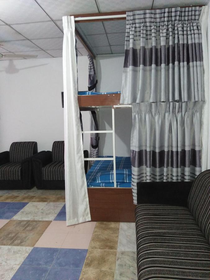 Kingfisher Hostel Анурадхапура Екстериор снимка
