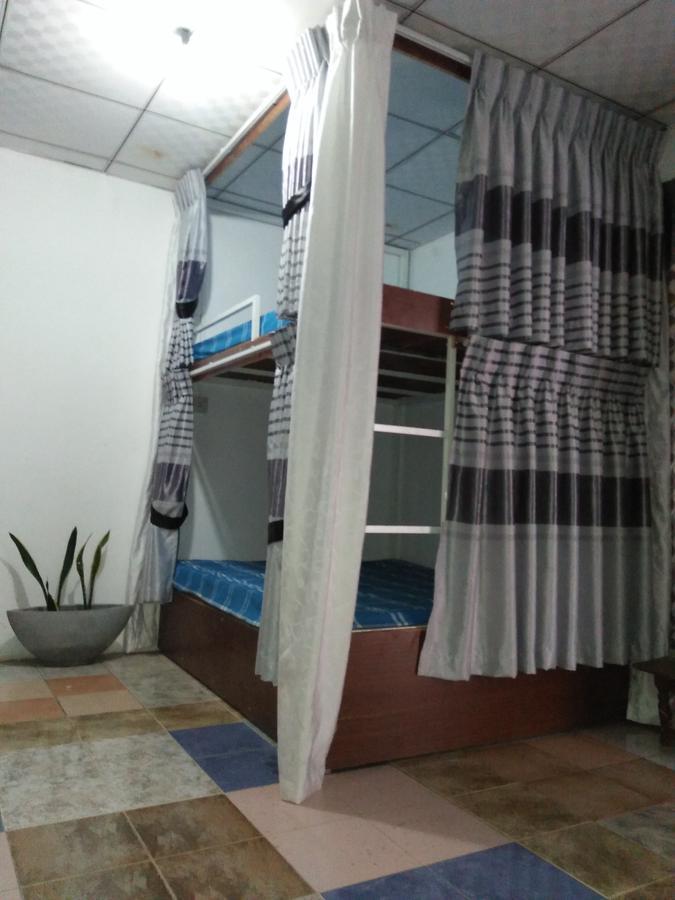 Kingfisher Hostel Анурадхапура Екстериор снимка