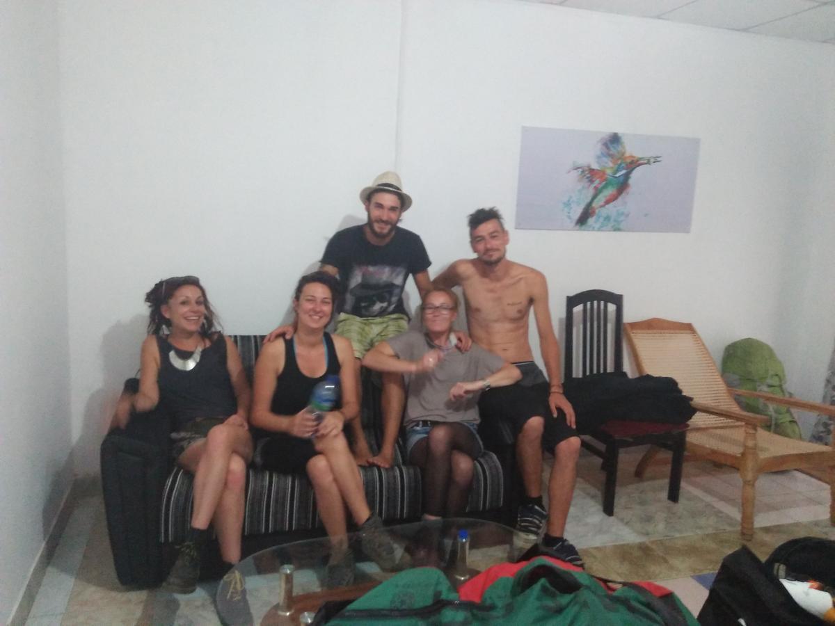 Kingfisher Hostel Анурадхапура Екстериор снимка