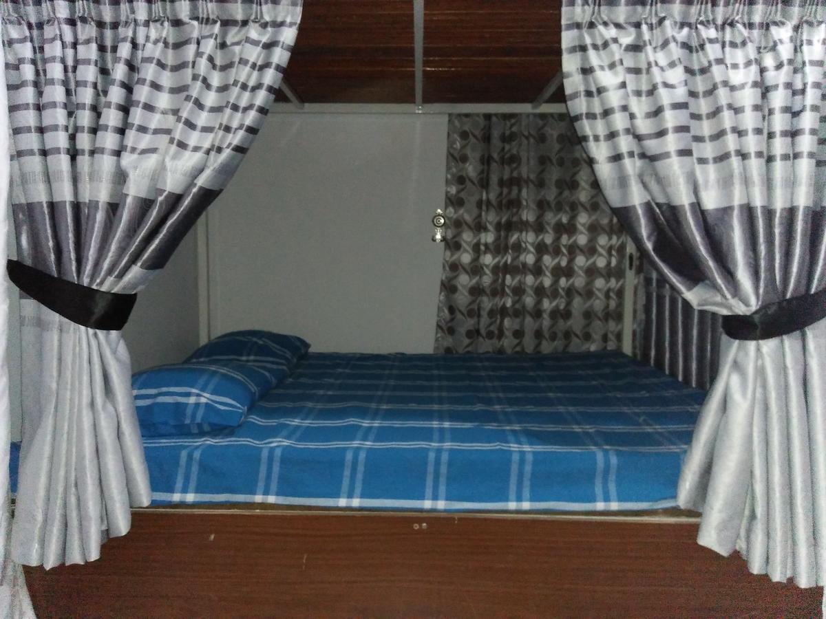 Kingfisher Hostel Анурадхапура Екстериор снимка