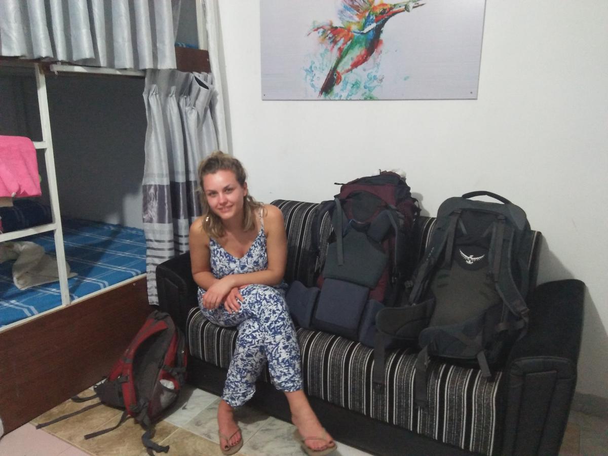 Kingfisher Hostel Анурадхапура Екстериор снимка
